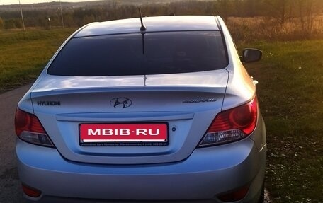 Hyundai Solaris II рестайлинг, 2011 год, 600 000 рублей, 3 фотография