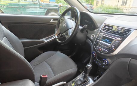 Hyundai Solaris II рестайлинг, 2014 год, 890 000 рублей, 10 фотография