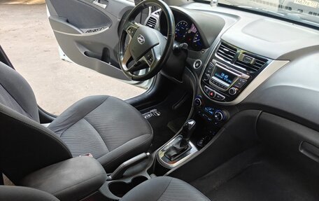 Hyundai Solaris II рестайлинг, 2014 год, 890 000 рублей, 12 фотография