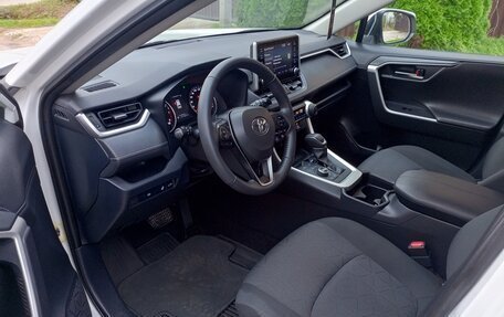 Toyota RAV4, 2021 год, 2 990 000 рублей, 7 фотография