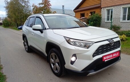 Toyota RAV4, 2021 год, 2 990 000 рублей, 2 фотография
