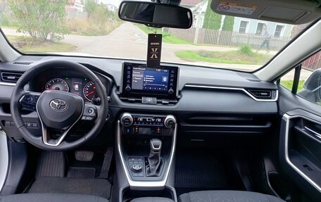 Toyota RAV4, 2021 год, 2 990 000 рублей, 8 фотография