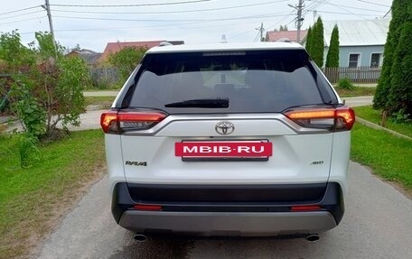 Toyota RAV4, 2021 год, 2 990 000 рублей, 5 фотография