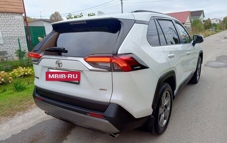 Toyota RAV4, 2021 год, 2 990 000 рублей, 4 фотография