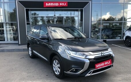 Mitsubishi Outlander III рестайлинг 3, 2016 год, 1 490 000 рублей, 3 фотография