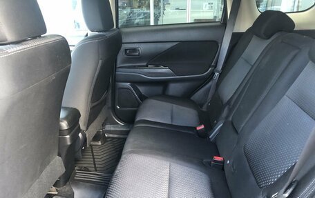Mitsubishi Outlander III рестайлинг 3, 2016 год, 1 490 000 рублей, 11 фотография