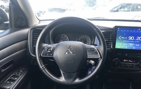 Mitsubishi Outlander III рестайлинг 3, 2016 год, 1 490 000 рублей, 12 фотография