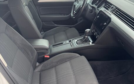 Volkswagen Passat B8 рестайлинг, 2017 год, 3 555 000 рублей, 28 фотография