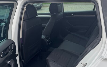 Volkswagen Passat B8 рестайлинг, 2017 год, 3 555 000 рублей, 32 фотография