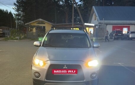 Mitsubishi Outlander III рестайлинг 3, 2011 год, 595 000 рублей, 2 фотография