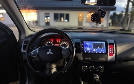 Mitsubishi Outlander III рестайлинг 3, 2011 год, 595 000 рублей, 10 фотография