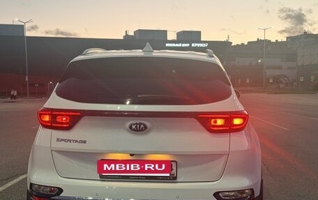 KIA Sportage IV рестайлинг, 2021 год, 2 100 000 рублей, 3 фотография