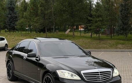 Mercedes-Benz S-Класс, 2011 год, 1 990 000 рублей, 1 фотография