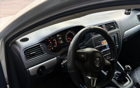 Volkswagen Jetta VI, 2011 год, 600 000 рублей, 3 фотография