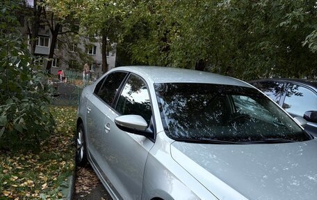 Volkswagen Jetta VI, 2011 год, 600 000 рублей, 2 фотография