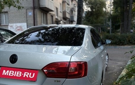 Volkswagen Jetta VI, 2011 год, 600 000 рублей, 4 фотография