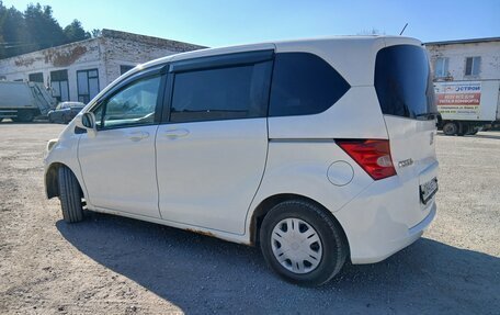 Honda Freed I, 2010 год, 750 000 рублей, 3 фотография