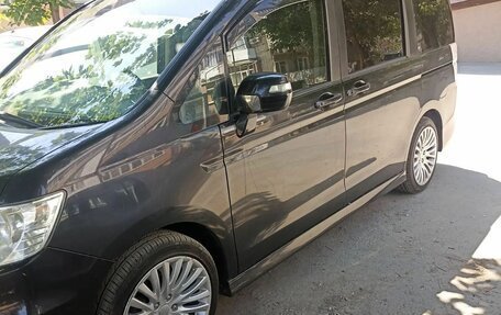 Honda Stepwgn IV, 2011 год, 650 000 рублей, 2 фотография