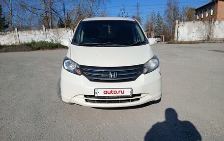 Honda Freed I, 2010 год, 750 000 рублей, 4 фотография