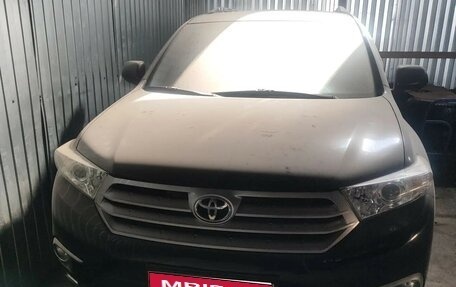 Toyota Highlander III, 2013 год, 3 000 000 рублей, 1 фотография