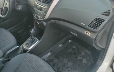 Hyundai Solaris II рестайлинг, 2015 год, 1 230 000 рублей, 12 фотография