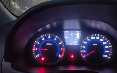 Hyundai Solaris II рестайлинг, 2015 год, 1 230 000 рублей, 17 фотография