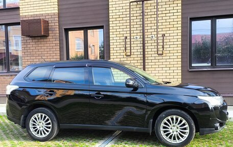 Mitsubishi Outlander III рестайлинг 3, 2013 год, 1 220 000 рублей, 2 фотография