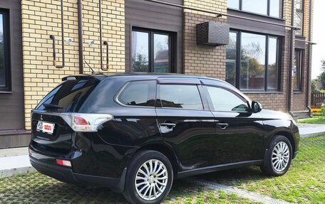 Mitsubishi Outlander III рестайлинг 3, 2013 год, 1 220 000 рублей, 4 фотография