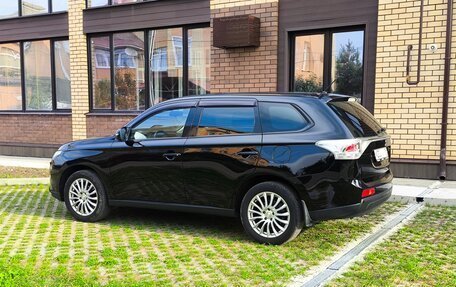 Mitsubishi Outlander III рестайлинг 3, 2013 год, 1 220 000 рублей, 11 фотография