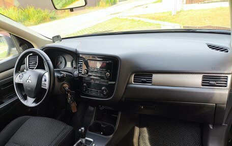 Mitsubishi Outlander III рестайлинг 3, 2013 год, 1 220 000 рублей, 21 фотография