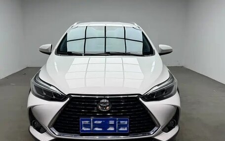 Toyota Yaris XP150 рестайлинг, 2022 год, 1 407 007 рублей, 2 фотография
