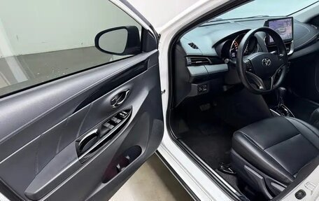 Toyota Yaris XP150 рестайлинг, 2022 год, 1 407 007 рублей, 13 фотография