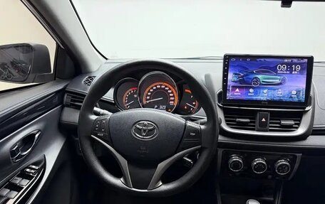 Toyota Yaris XP150 рестайлинг, 2022 год, 1 407 007 рублей, 23 фотография