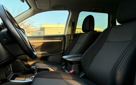 Mitsubishi Outlander III рестайлинг 3, 2017 год, 1 999 000 рублей, 8 фотография