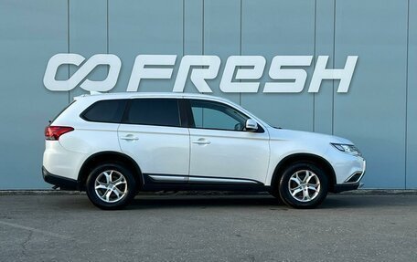 Mitsubishi Outlander III рестайлинг 3, 2017 год, 1 999 000 рублей, 5 фотография