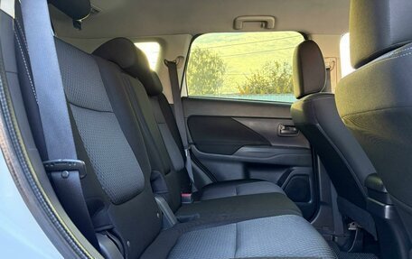 Mitsubishi Outlander III рестайлинг 3, 2017 год, 1 999 000 рублей, 9 фотография