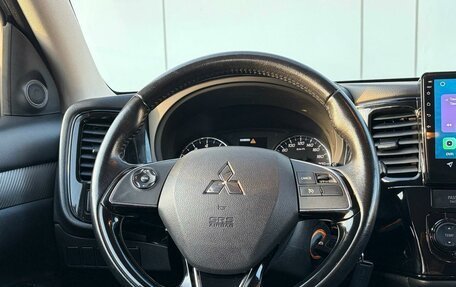 Mitsubishi Outlander III рестайлинг 3, 2017 год, 1 999 000 рублей, 12 фотография