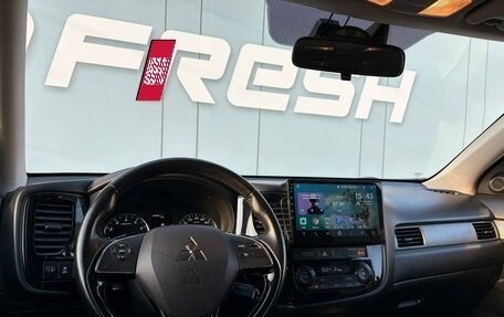 Mitsubishi Outlander III рестайлинг 3, 2017 год, 1 999 000 рублей, 6 фотография