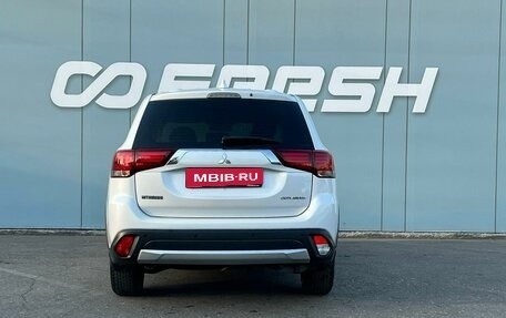 Mitsubishi Outlander III рестайлинг 3, 2017 год, 1 999 000 рублей, 4 фотография
