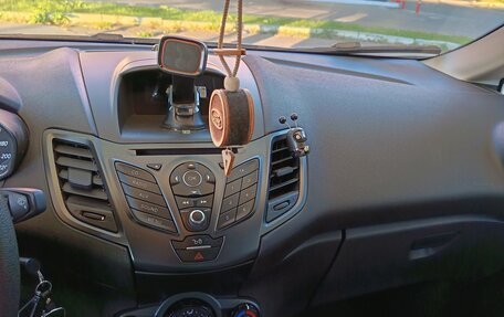 Ford Fiesta, 2015 год, 665 000 рублей, 8 фотография