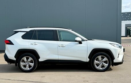 Toyota RAV4, 2020 год, 3 150 000 рублей, 10 фотография