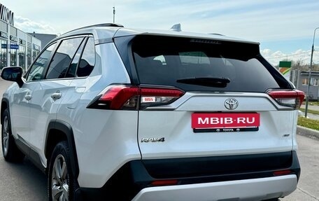 Toyota RAV4, 2020 год, 3 150 000 рублей, 13 фотография