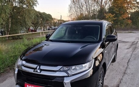 Mitsubishi Outlander III рестайлинг 3, 2017 год, 1 600 000 рублей, 1 фотография