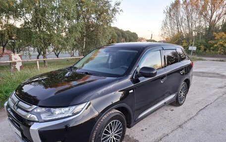 Mitsubishi Outlander III рестайлинг 3, 2017 год, 1 600 000 рублей, 2 фотография