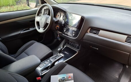 Mitsubishi Outlander III рестайлинг 3, 2017 год, 1 600 000 рублей, 11 фотография