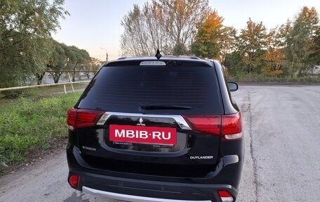 Mitsubishi Outlander III рестайлинг 3, 2017 год, 1 600 000 рублей, 4 фотография