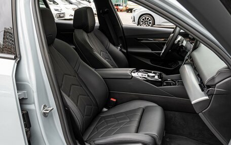 BMW 5 серия, 2025 год, 8 080 000 рублей, 11 фотография