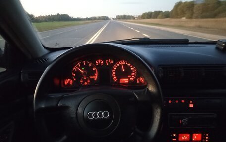 Audi A4, 1998 год, 250 000 рублей, 2 фотография