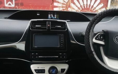 Toyota Prius IV XW50, 2017 год, 1 450 000 рублей, 5 фотография