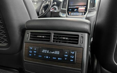 Toyota Land Cruiser 200, 2018 год, 6 750 000 рублей, 20 фотография